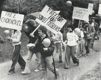 1976, May 3. AA. Seattle, Washington. Ukrainian and Jewish and their supporters’ rally against the imprisonment of two Soviet political dissidents: Vyacheslav Chornovil, a Ukrainian journalist, and Boris Penson, a Jewish artist. (Front)